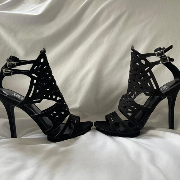 Mix No. 6 black laser cut heels/Size 6 1/2 - Picture 2 of 5